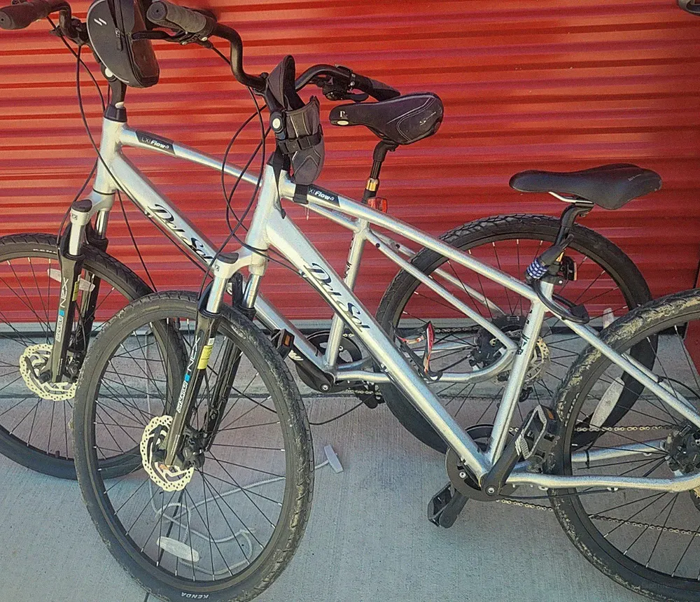 Del Sol Flow 8 Hybrid Bike Silver 700C 17in Frame 8 Speed Disc Brakes Aluminum