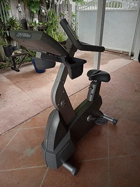 Life Fitness 95 ci upright exercise console display bike