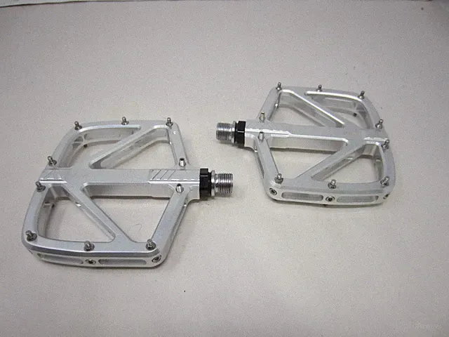 PNW Gen 2 Loam Flat Platform Mountain Bike Bicycle Cycling Pedals Silver
