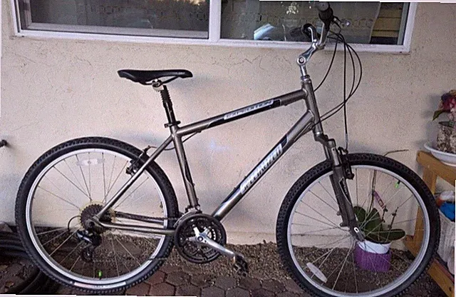 Specialized Expedition Hybrid Bike Aluminum Silver/Black 26in V-Brake Reflectors